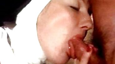 Allie Haze се порно със стари бабички чука в склада