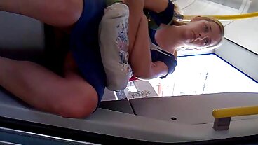 Русата милфа Magnifique показва страхотно тяло в басейн seks s babi