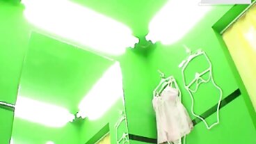 Британката Роксана се чука силно баби правят секс