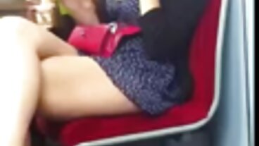 Огромните porno lelki цици на Одри подскачат в ритъм, когато тя се чука