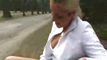 Чернокоса BBW пръска в груб ебах баба секс сцени