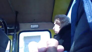 Доведената сестра сексбаби Адриана Чечик харесва това, което вижда!