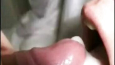 Разкриха страхотните цици на бледата seks stari babi красавица Куин Уайлд!