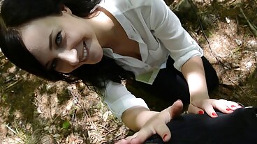 Мама гледа, докато Shae Blaze секс с бабички духа и удря втория баща