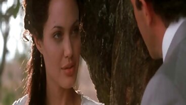 По-дълбоко: DP-кралица Емили е изплюта seks lelki от Мик и Данте в PornHD