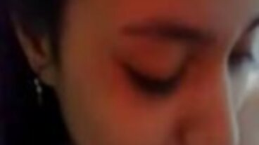 Блондинката тийнейджърка жадува огромен seks lelki черен член