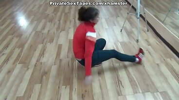 Кендра сексбаба получава голяма черна месена наденица