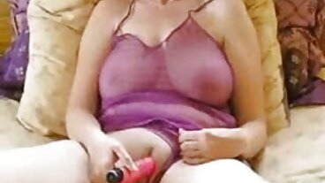Horndog Мащеха порно с баби MILF надникна & Jizzed