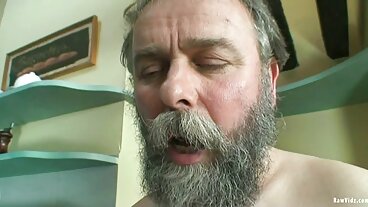 Big сексбаби Naturals очароват първия порно партньор на Violets